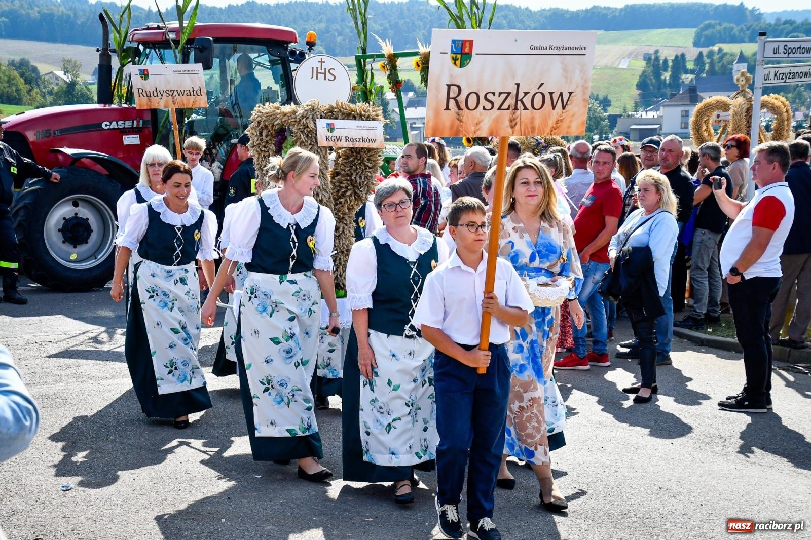 Zdjęcie w galerii na portalu naszraciborz.pl: Dożynki gminy Krzyżanowice w Owsiszczach. Imponujący korowód w międzynarodowym towarzystwie [FOTO i WIDEO] wiadomości z regionu