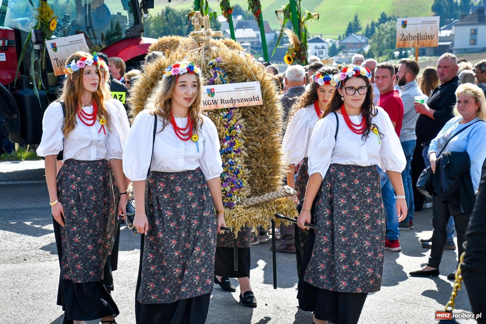 Zdjęcie w galerii na portalu naszraciborz.pl: Dożynki gminy Krzyżanowice w Owsiszczach. Imponujący korowód w międzynarodowym towarzystwie [FOTO i WIDEO] wiadomości z regionu
