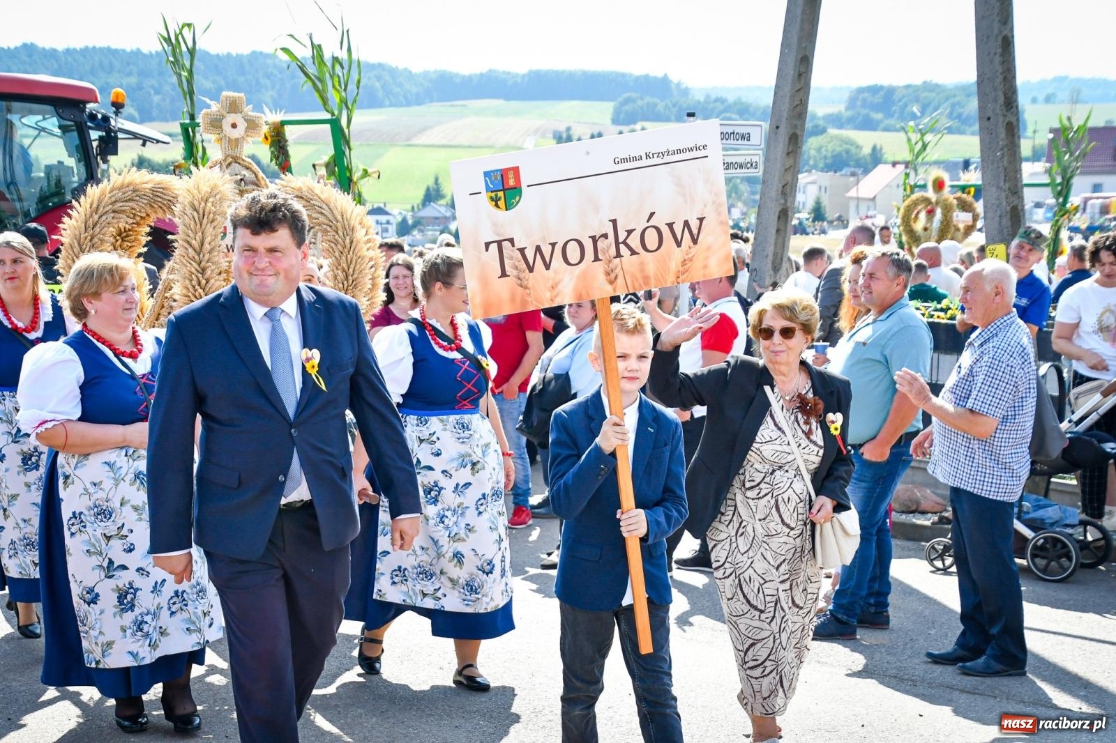 Zdjęcie w galerii na portalu naszraciborz.pl: Dożynki gminy Krzyżanowice w Owsiszczach. Imponujący korowód w międzynarodowym towarzystwie [FOTO i WIDEO] wiadomości z regionu