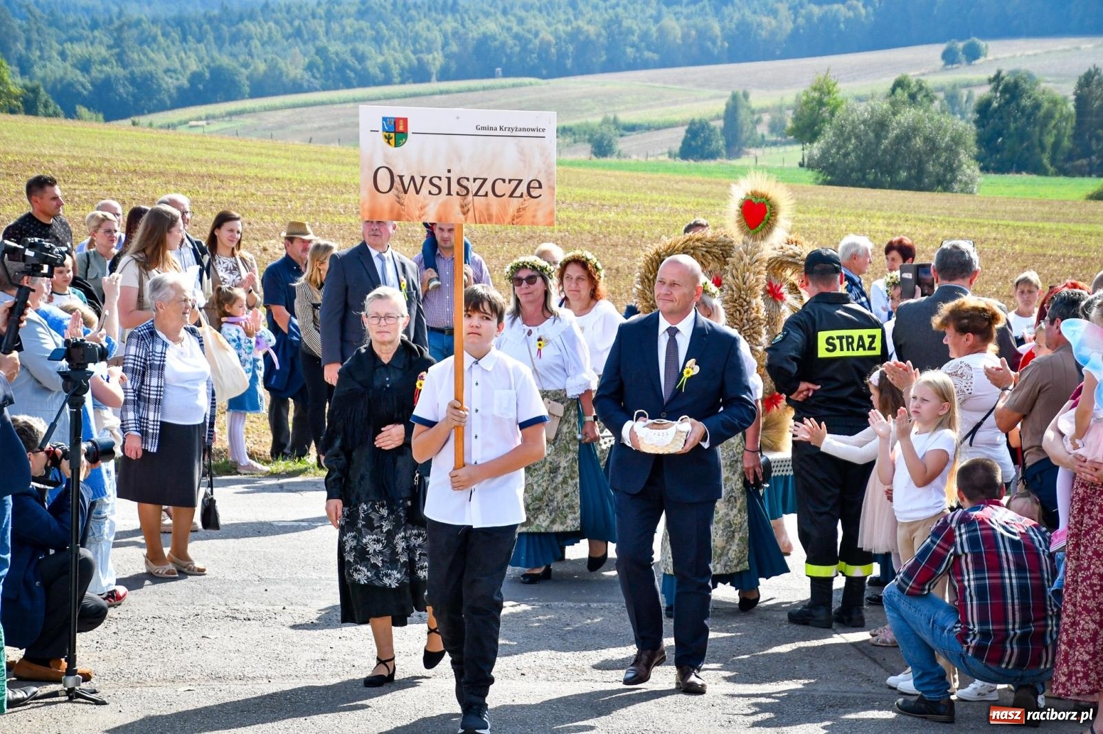 Zdjęcie w galerii na portalu naszraciborz.pl: Dożynki gminy Krzyżanowice w Owsiszczach. Imponujący korowód w międzynarodowym towarzystwie [FOTO i WIDEO] wiadomości z regionu