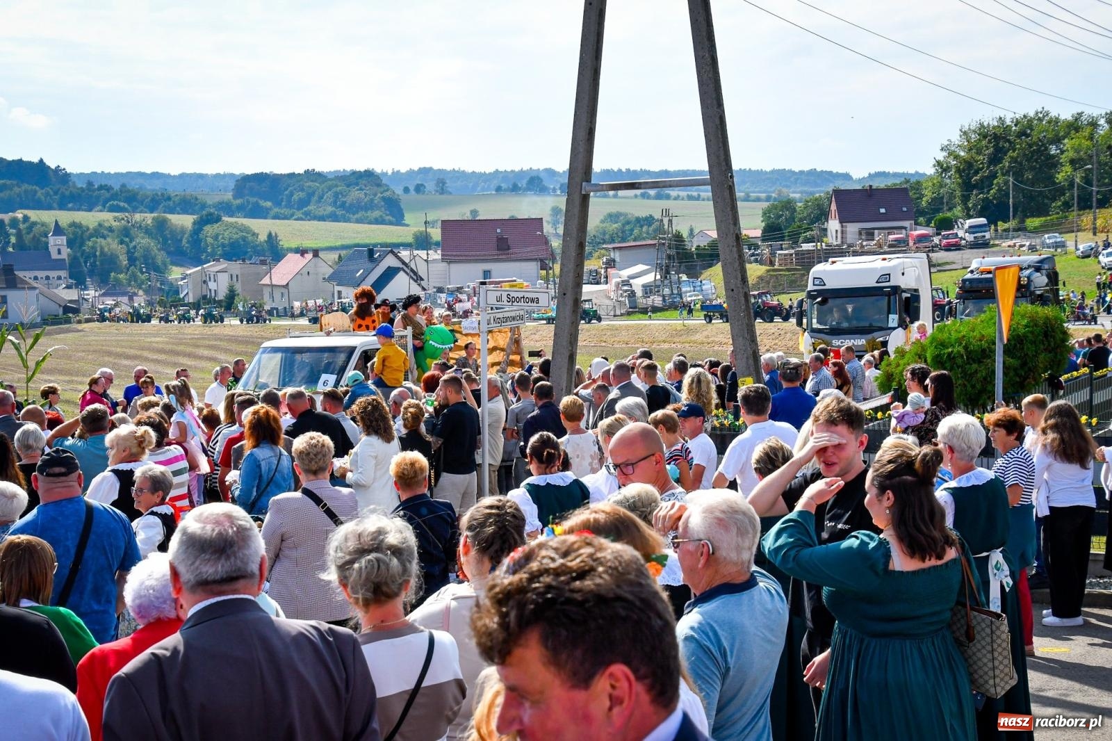 Zdjęcie w galerii na portalu naszraciborz.pl: Dożynki gminy Krzyżanowice w Owsiszczach. Imponujący korowód w międzynarodowym towarzystwie [FOTO i WIDEO] wiadomości z regionu