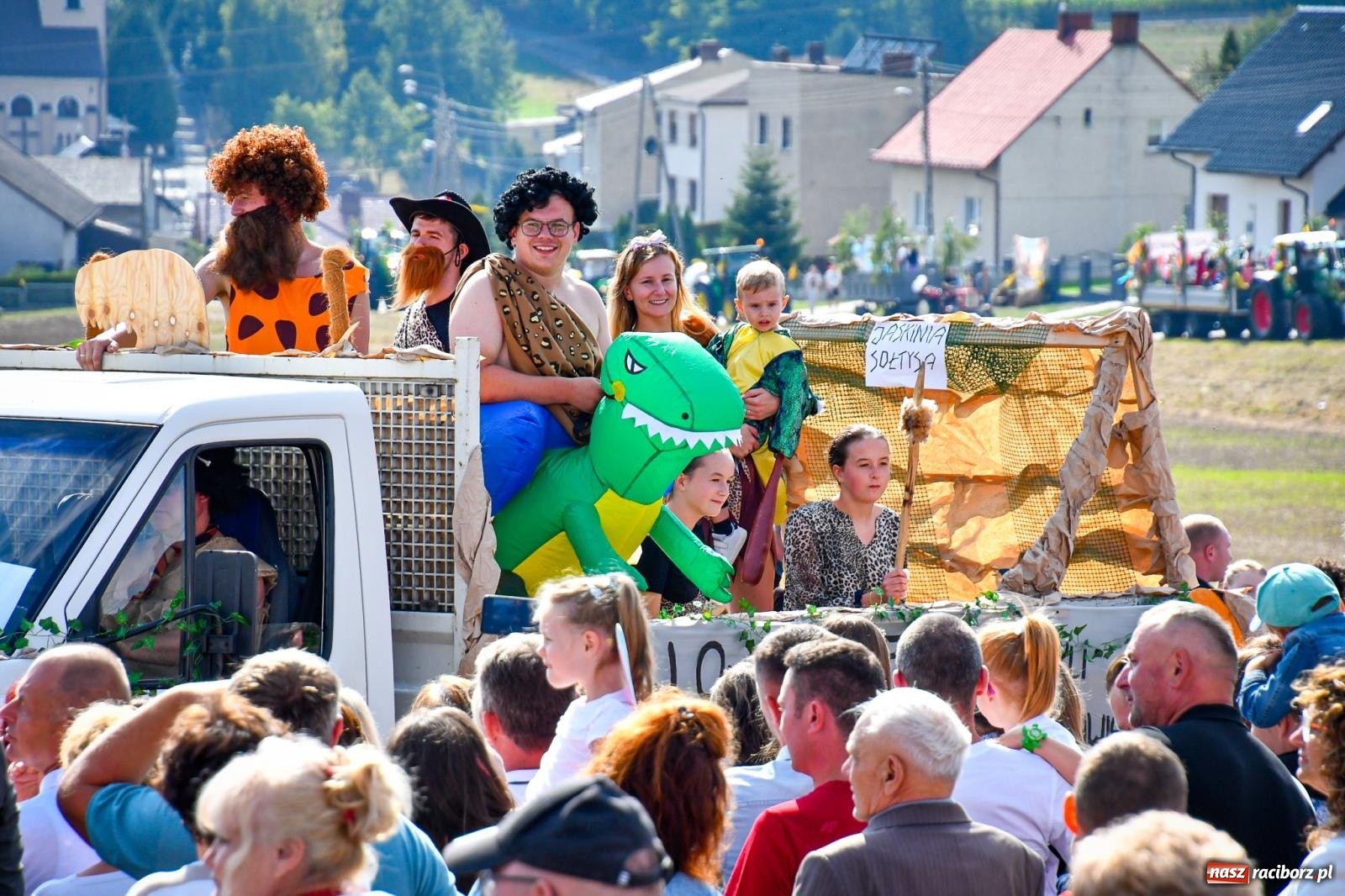 Zdjęcie w galerii na portalu naszraciborz.pl: Dożynki gminy Krzyżanowice w Owsiszczach. Imponujący korowód w międzynarodowym towarzystwie [FOTO i WIDEO] wiadomości z regionu