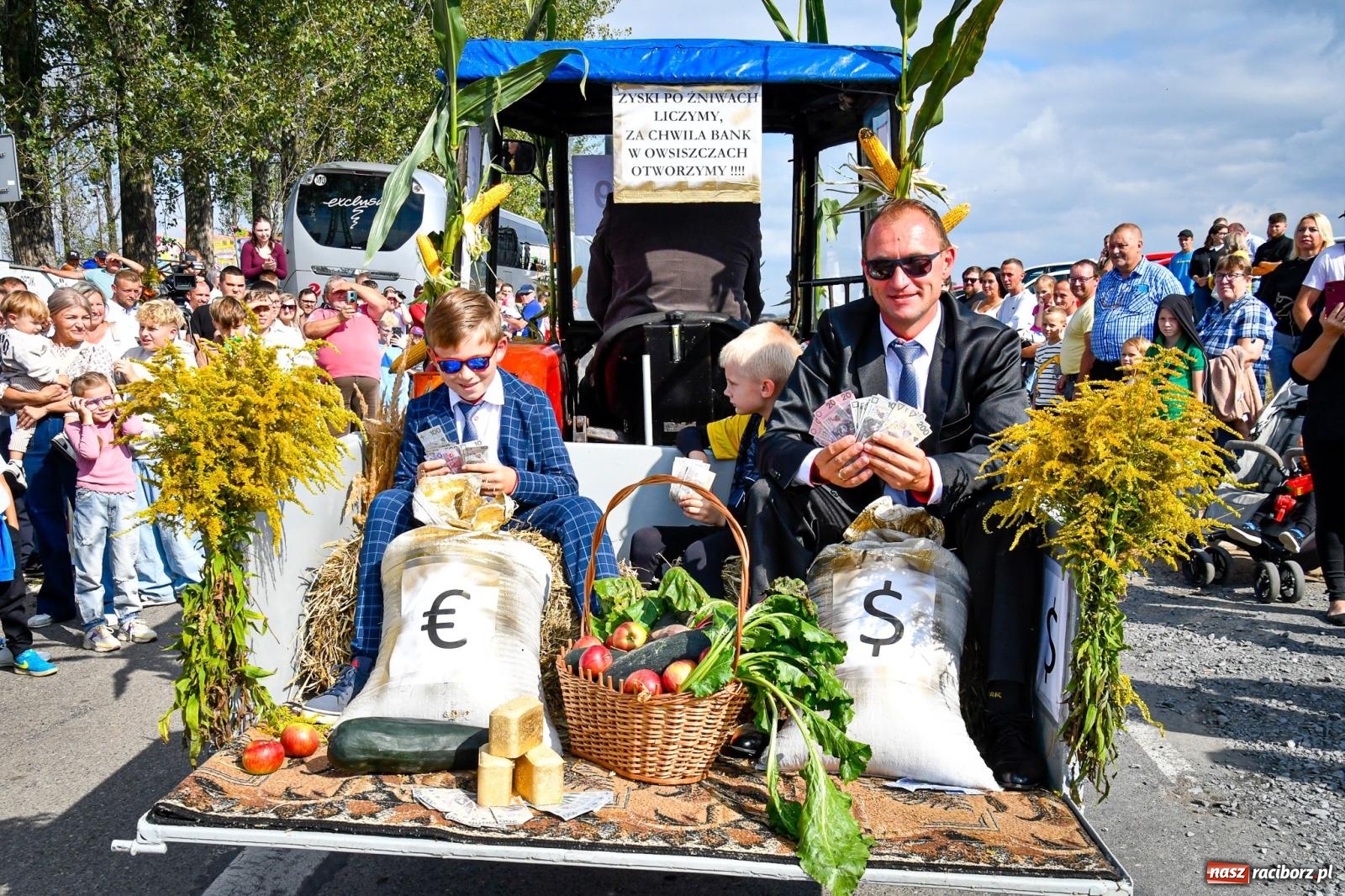 Zdjęcie w galerii na portalu naszraciborz.pl: Dożynki gminy Krzyżanowice w Owsiszczach. Imponujący korowód w międzynarodowym towarzystwie [FOTO i WIDEO] wiadomości z regionu