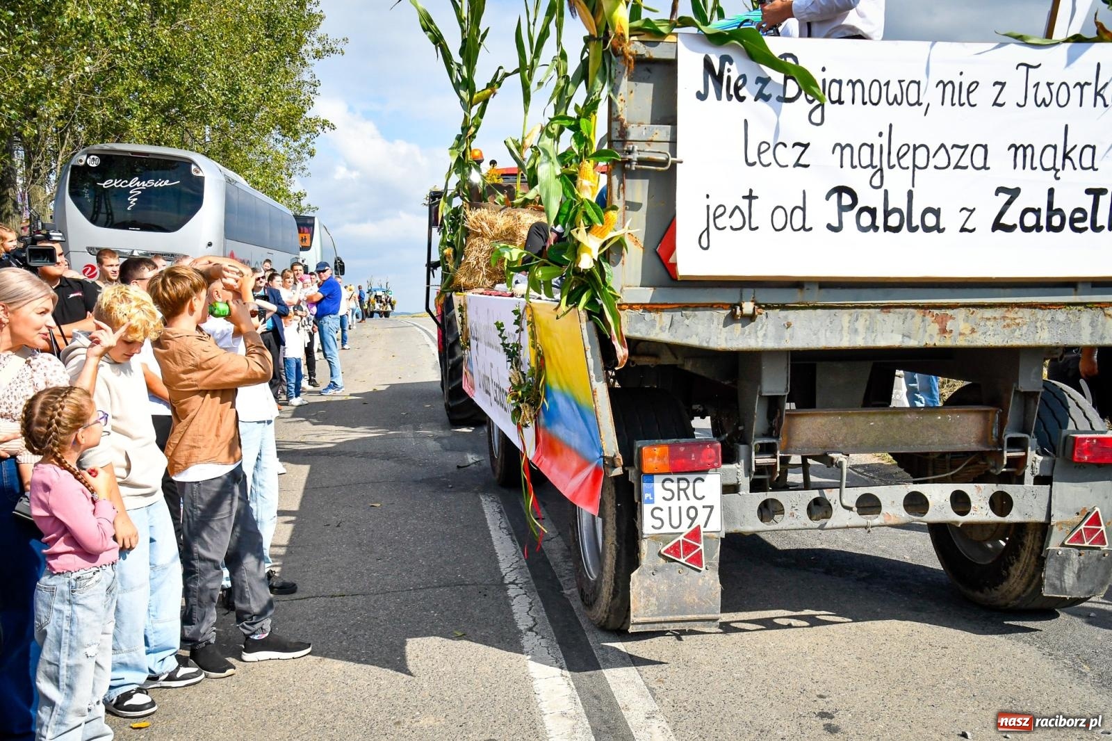 Zdjęcie w galerii na portalu naszraciborz.pl: Dożynki gminy Krzyżanowice w Owsiszczach. Imponujący korowód w międzynarodowym towarzystwie [FOTO i WIDEO] wiadomości z regionu