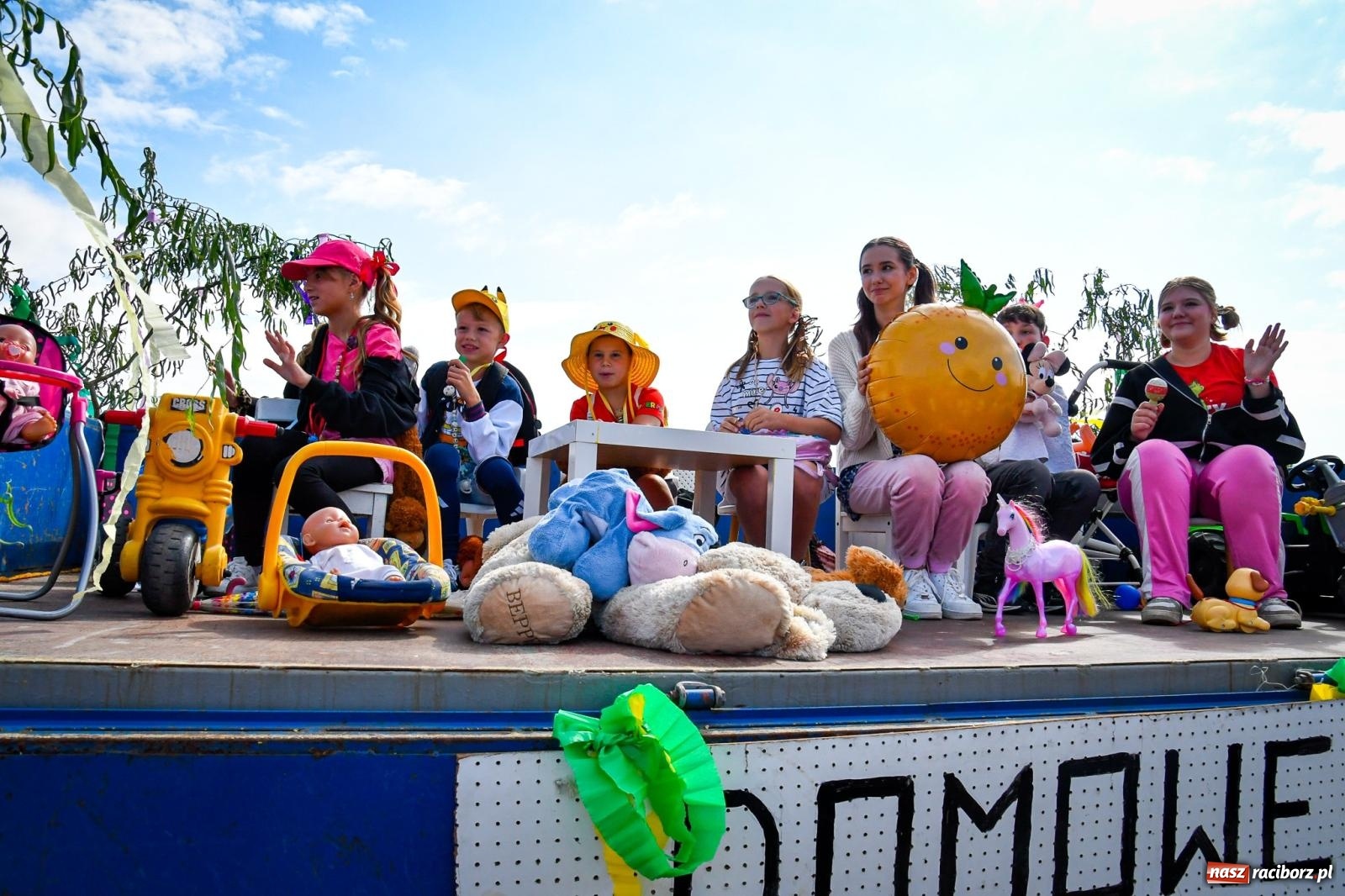 Zdjęcie w galerii na portalu naszraciborz.pl: Dożynki gminy Krzyżanowice w Owsiszczach. Imponujący korowód w międzynarodowym towarzystwie [FOTO i WIDEO] wiadomości z regionu