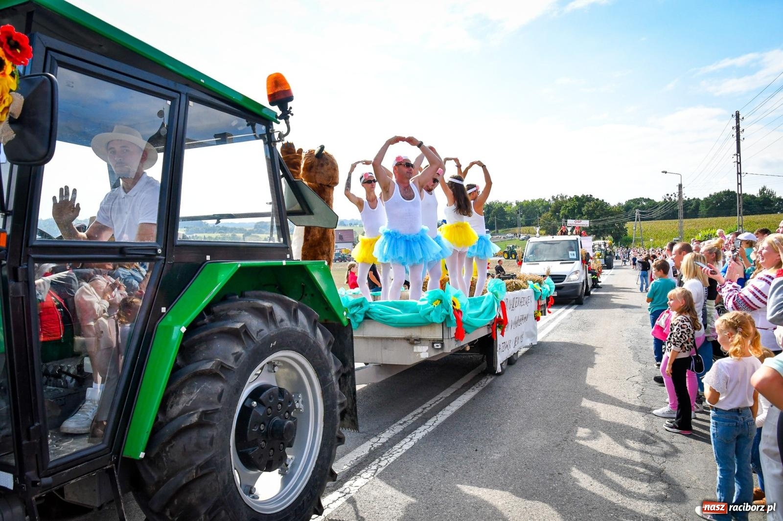 Zdjęcie w galerii na portalu naszraciborz.pl: Dożynki gminy Krzyżanowice w Owsiszczach. Imponujący korowód w międzynarodowym towarzystwie [FOTO i WIDEO] wiadomości z regionu