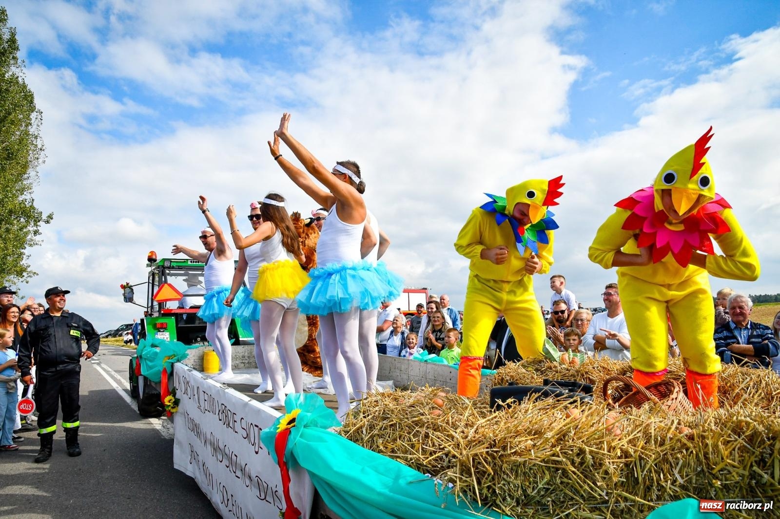 Zdjęcie w galerii na portalu naszraciborz.pl: Dożynki gminy Krzyżanowice w Owsiszczach. Imponujący korowód w międzynarodowym towarzystwie [FOTO i WIDEO] wiadomości z regionu