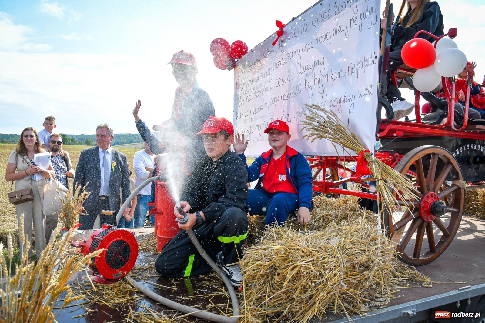 Zdjęcie w galerii na portalu naszraciborz.pl: Dożynki gminy Krzyżanowice w Owsiszczach. Imponujący korowód w międzynarodowym towarzystwie [FOTO i WIDEO] wiadomości z regionu