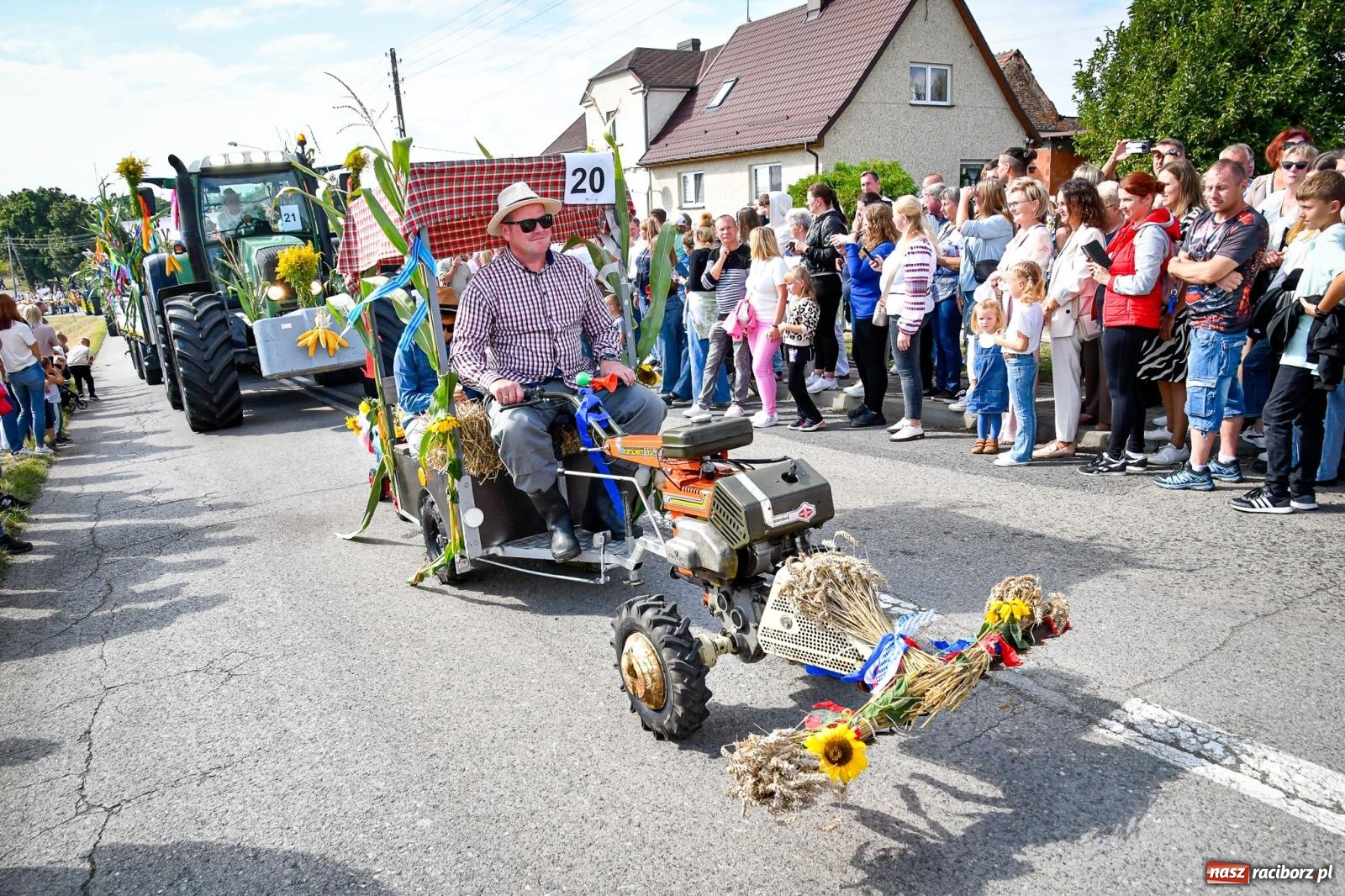 Zdjęcie w galerii na portalu naszraciborz.pl: Dożynki gminy Krzyżanowice w Owsiszczach. Imponujący korowód w międzynarodowym towarzystwie [FOTO i WIDEO] wiadomości z regionu