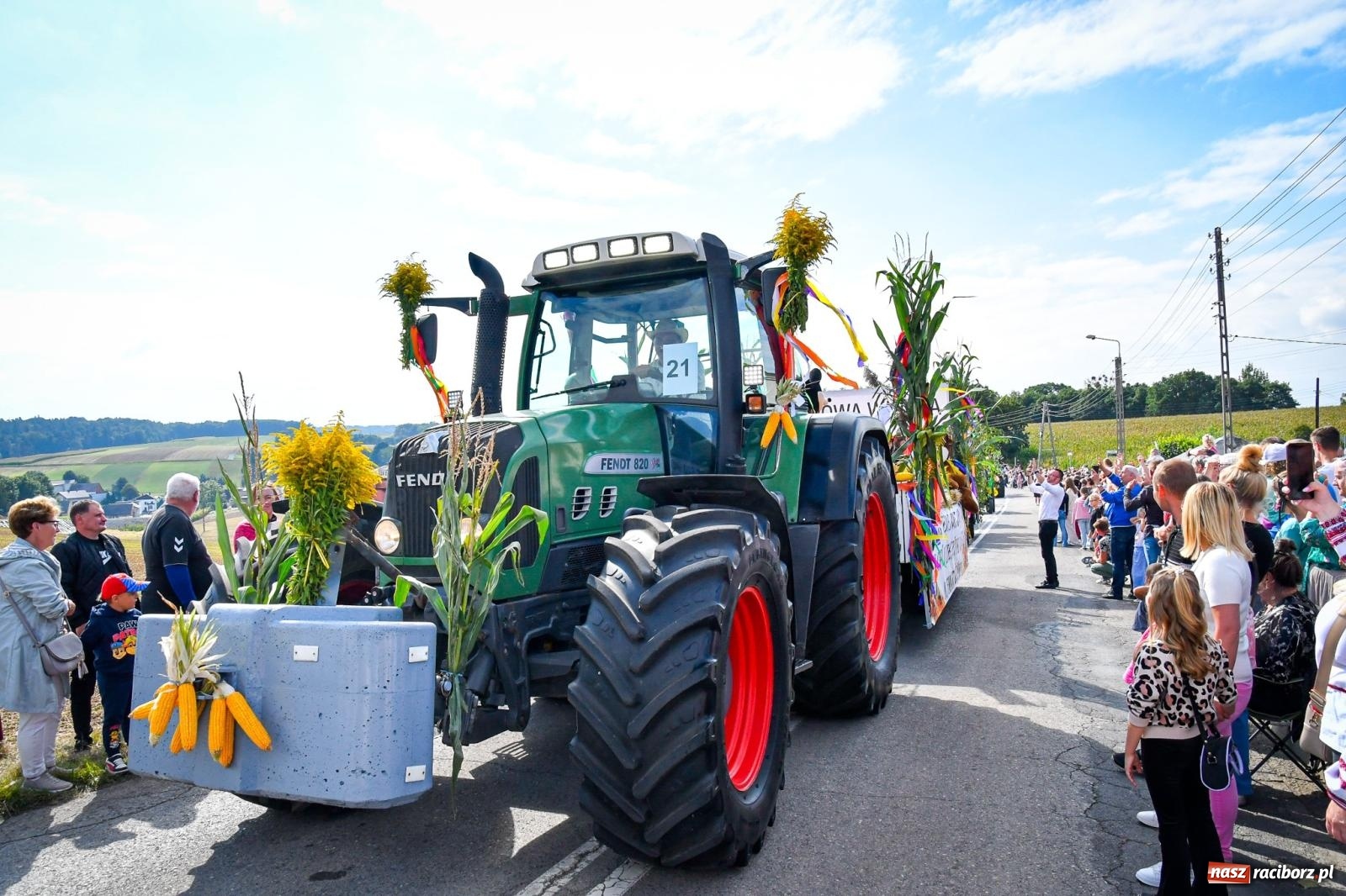 Zdjęcie w galerii na portalu naszraciborz.pl: Dożynki gminy Krzyżanowice w Owsiszczach. Imponujący korowód w międzynarodowym towarzystwie [FOTO i WIDEO] wiadomości z regionu