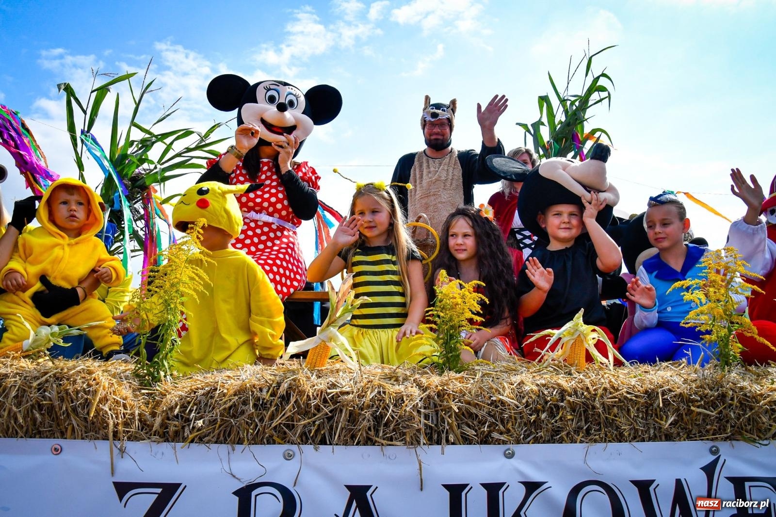 Zdjęcie w galerii na portalu naszraciborz.pl: Dożynki gminy Krzyżanowice w Owsiszczach. Imponujący korowód w międzynarodowym towarzystwie [FOTO i WIDEO] wiadomości z regionu