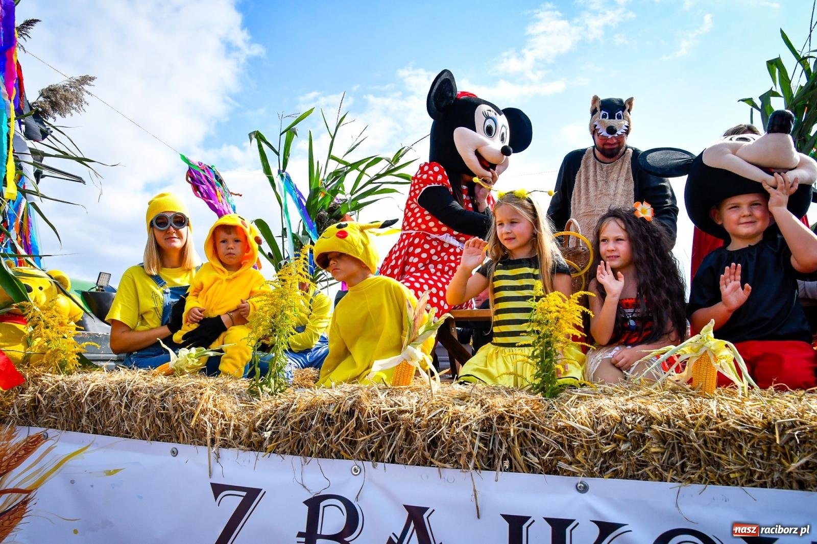 Zdjęcie w galerii na portalu naszraciborz.pl: Dożynki gminy Krzyżanowice w Owsiszczach. Imponujący korowód w międzynarodowym towarzystwie [FOTO i WIDEO] wiadomości z regionu