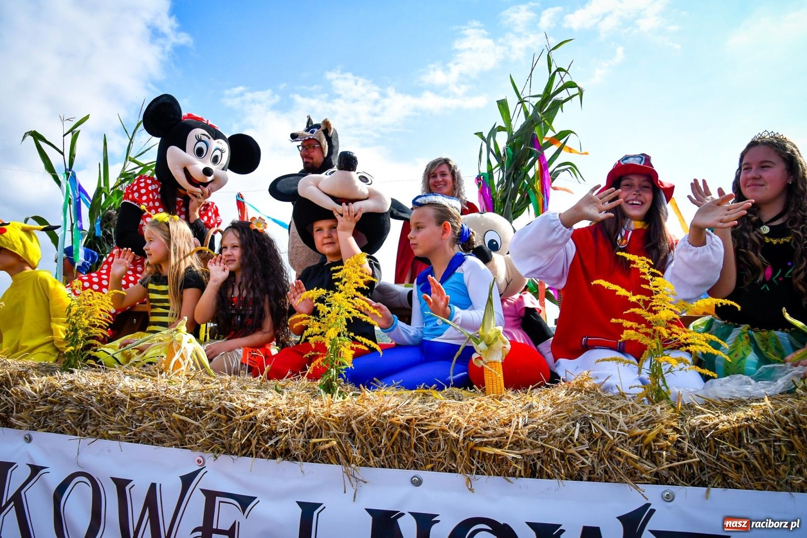 Zdjęcie w galerii na portalu naszraciborz.pl: Dożynki gminy Krzyżanowice w Owsiszczach. Imponujący korowód w międzynarodowym towarzystwie [FOTO i WIDEO] wiadomości z regionu