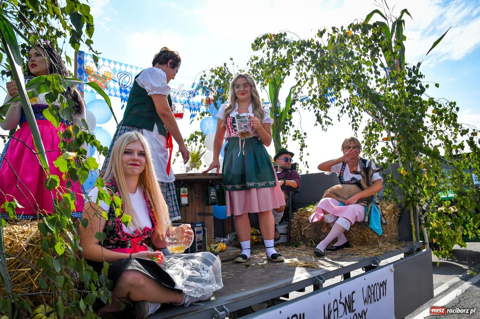 Zdjęcie w galerii na portalu naszraciborz.pl: Dożynki gminy Krzyżanowice w Owsiszczach. Imponujący korowód w międzynarodowym towarzystwie [FOTO i WIDEO] wiadomości z regionu