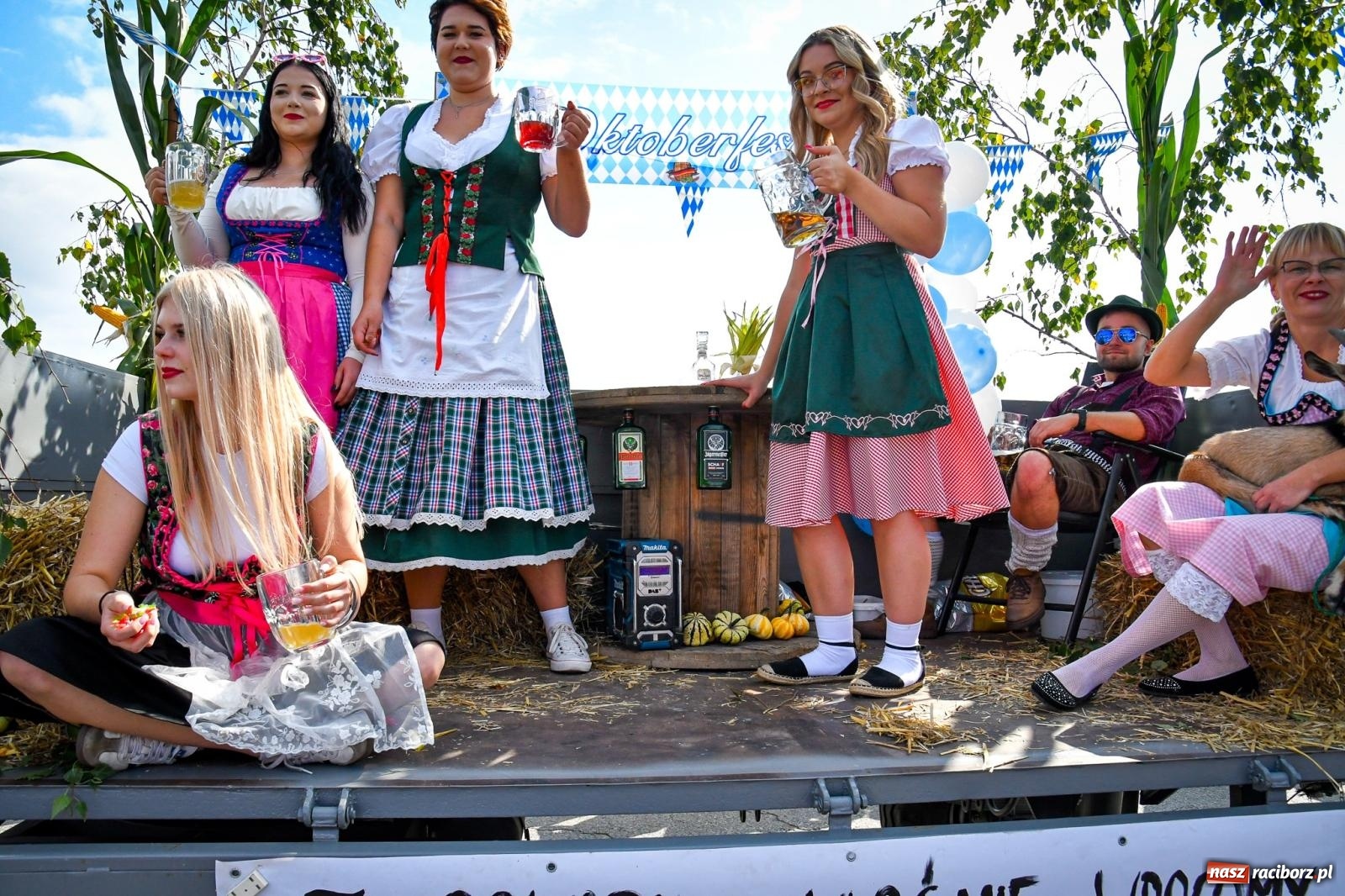 Zdjęcie w galerii na portalu naszraciborz.pl: Dożynki gminy Krzyżanowice w Owsiszczach. Imponujący korowód w międzynarodowym towarzystwie [FOTO i WIDEO] wiadomości z regionu