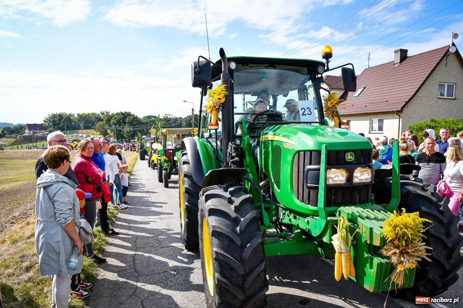 Zdjęcie w galerii na portalu naszraciborz.pl: Dożynki gminy Krzyżanowice w Owsiszczach. Imponujący korowód w międzynarodowym towarzystwie [FOTO i WIDEO] wiadomości z regionu