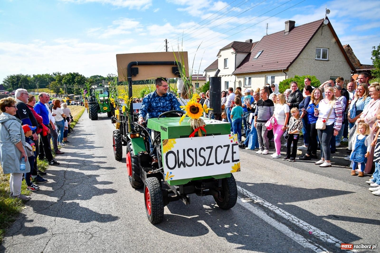 Zdjęcie w galerii na portalu naszraciborz.pl: Dożynki gminy Krzyżanowice w Owsiszczach. Imponujący korowód w międzynarodowym towarzystwie [FOTO i WIDEO] wiadomości z regionu