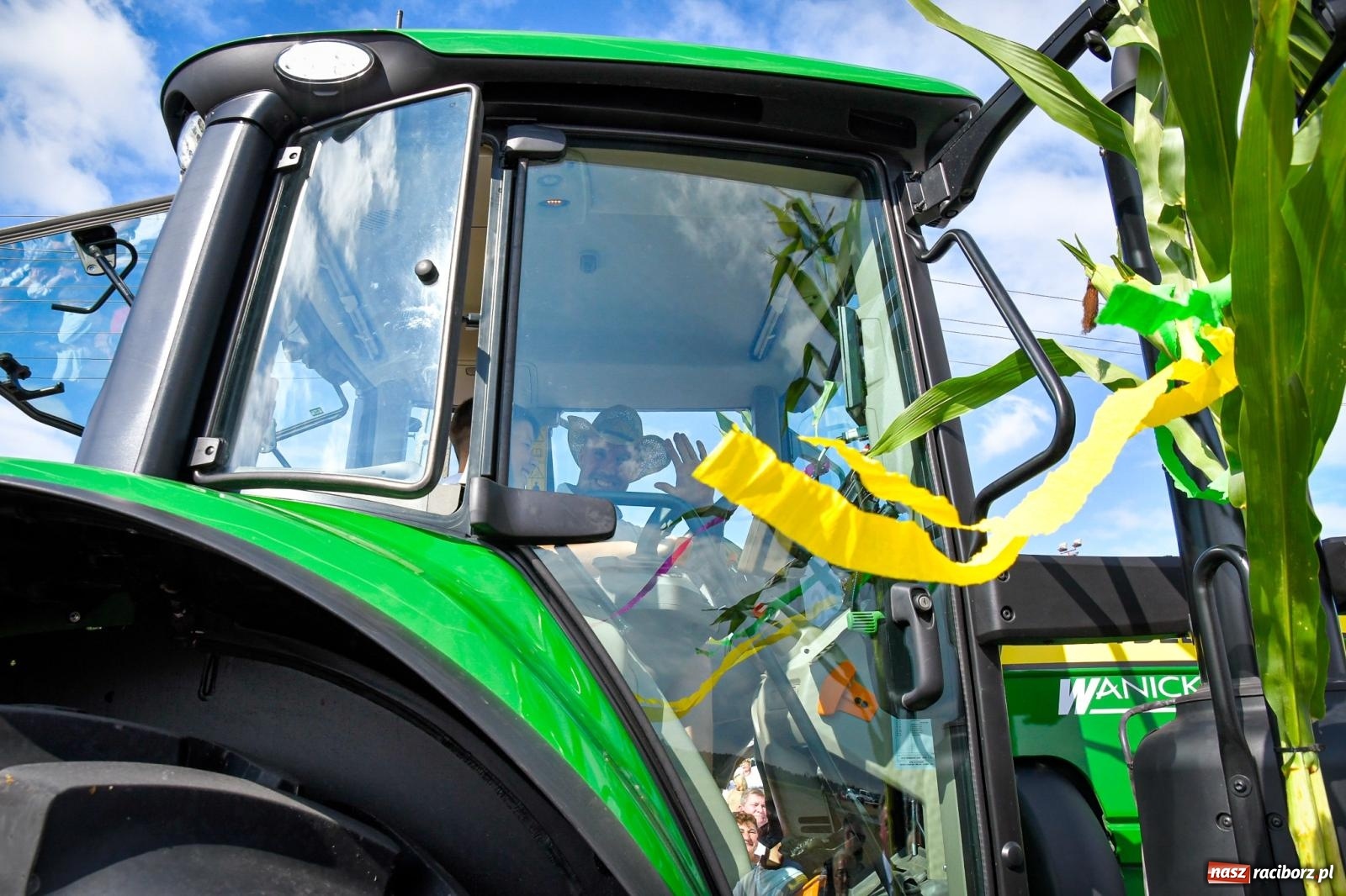Zdjęcie w galerii na portalu naszraciborz.pl: Dożynki gminy Krzyżanowice w Owsiszczach. Imponujący korowód w międzynarodowym towarzystwie [FOTO i WIDEO] wiadomości z regionu