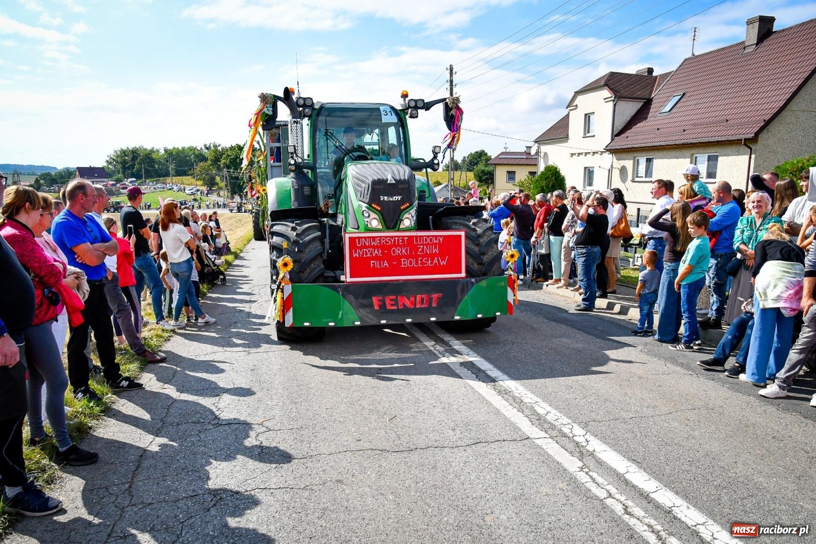 Zdjęcie w galerii na portalu naszraciborz.pl: Dożynki gminy Krzyżanowice w Owsiszczach. Imponujący korowód w międzynarodowym towarzystwie [FOTO i WIDEO] wiadomości z regionu