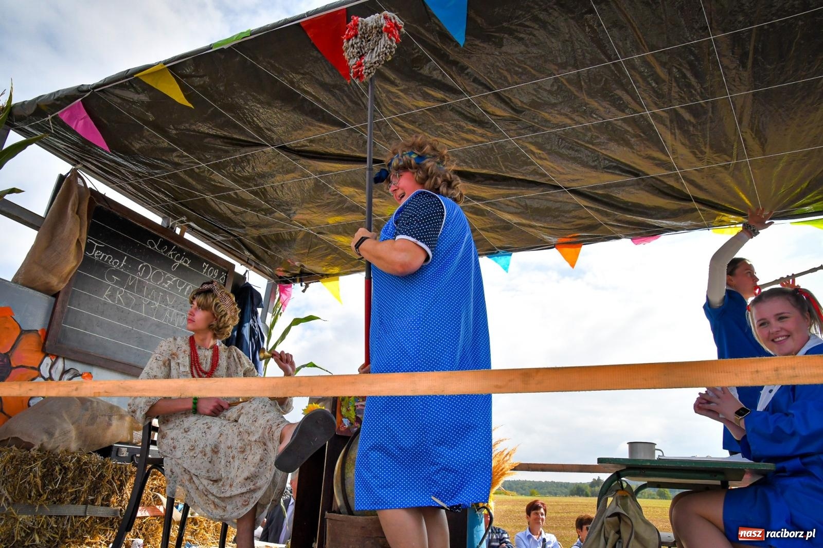 Zdjęcie w galerii na portalu naszraciborz.pl: Dożynki gminy Krzyżanowice w Owsiszczach. Imponujący korowód w międzynarodowym towarzystwie [FOTO i WIDEO] wiadomości z regionu
