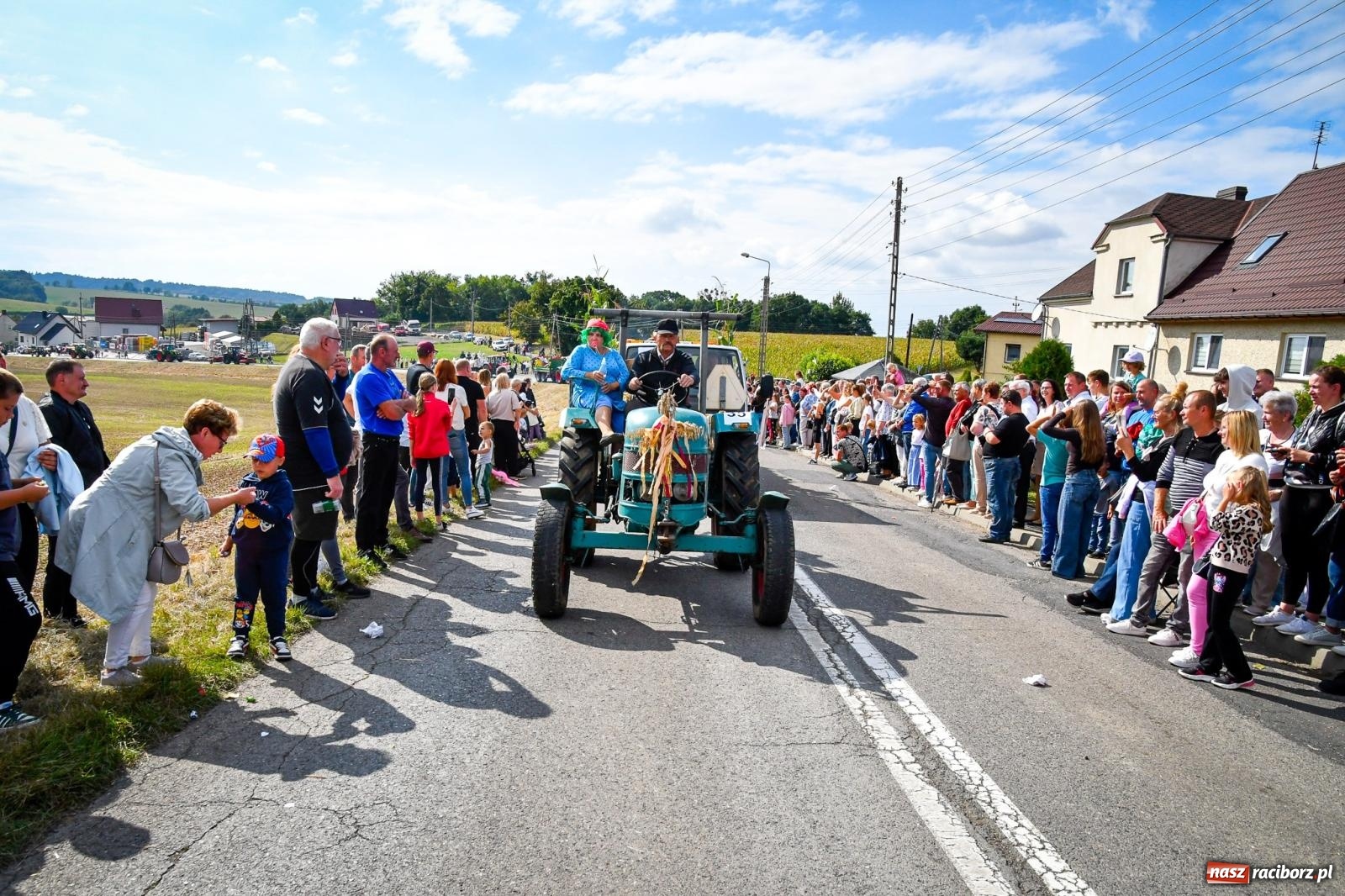 Zdjęcie w galerii na portalu naszraciborz.pl: Dożynki gminy Krzyżanowice w Owsiszczach. Imponujący korowód w międzynarodowym towarzystwie [FOTO i WIDEO] wiadomości z regionu
