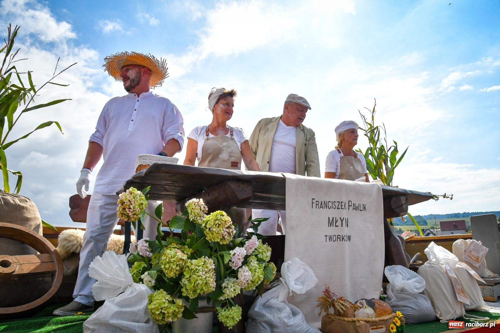 Zdjęcie w galerii na portalu naszraciborz.pl: Dożynki gminy Krzyżanowice w Owsiszczach. Imponujący korowód w międzynarodowym towarzystwie [FOTO i WIDEO] wiadomości z regionu