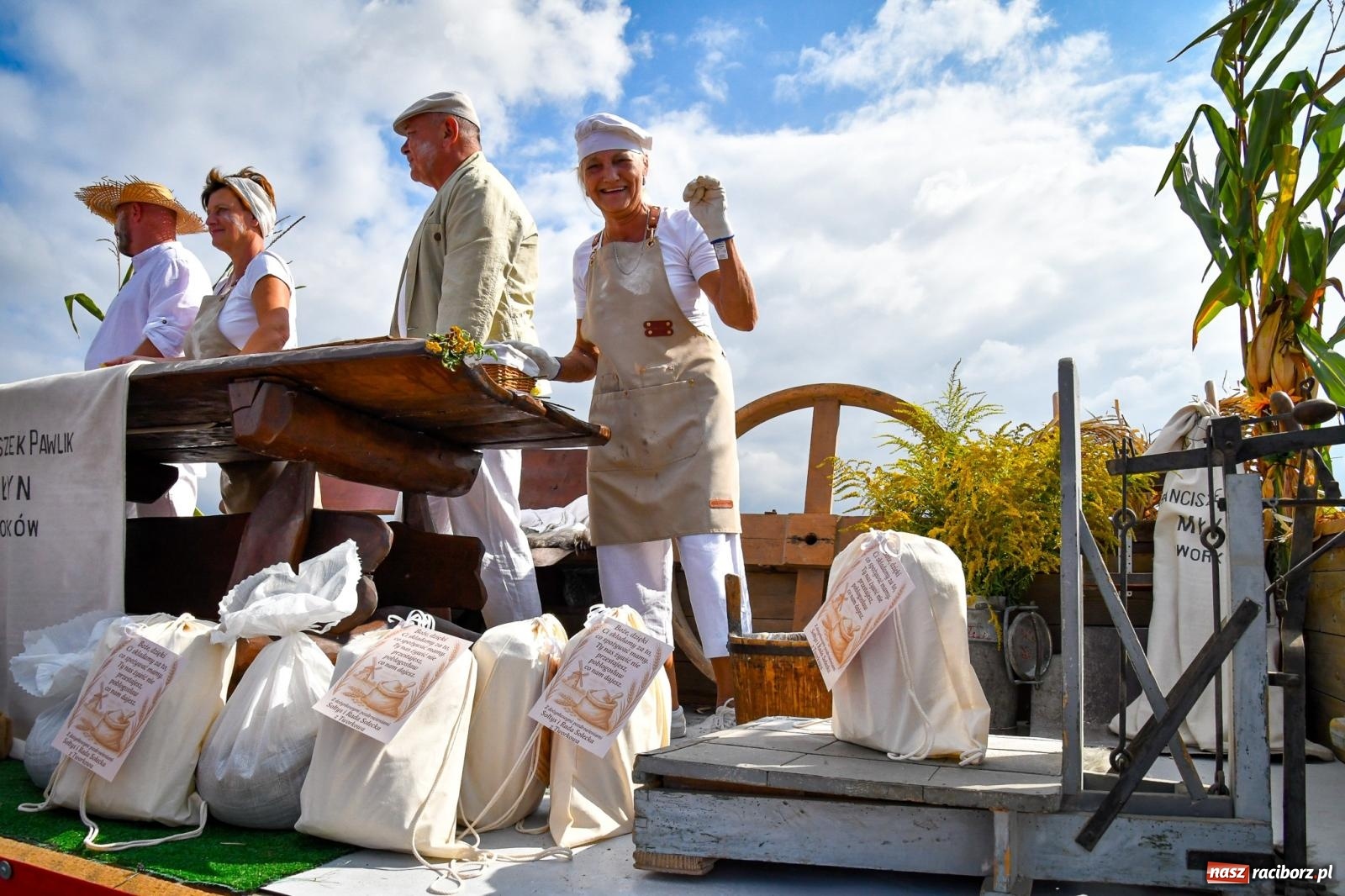 Zdjęcie w galerii na portalu naszraciborz.pl: Dożynki gminy Krzyżanowice w Owsiszczach. Imponujący korowód w międzynarodowym towarzystwie [FOTO i WIDEO] wiadomości z regionu