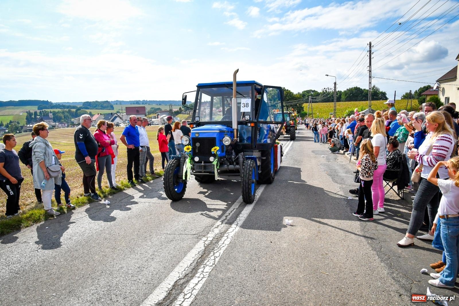 Zdjęcie w galerii na portalu naszraciborz.pl: Dożynki gminy Krzyżanowice w Owsiszczach. Imponujący korowód w międzynarodowym towarzystwie [FOTO i WIDEO] wiadomości z regionu