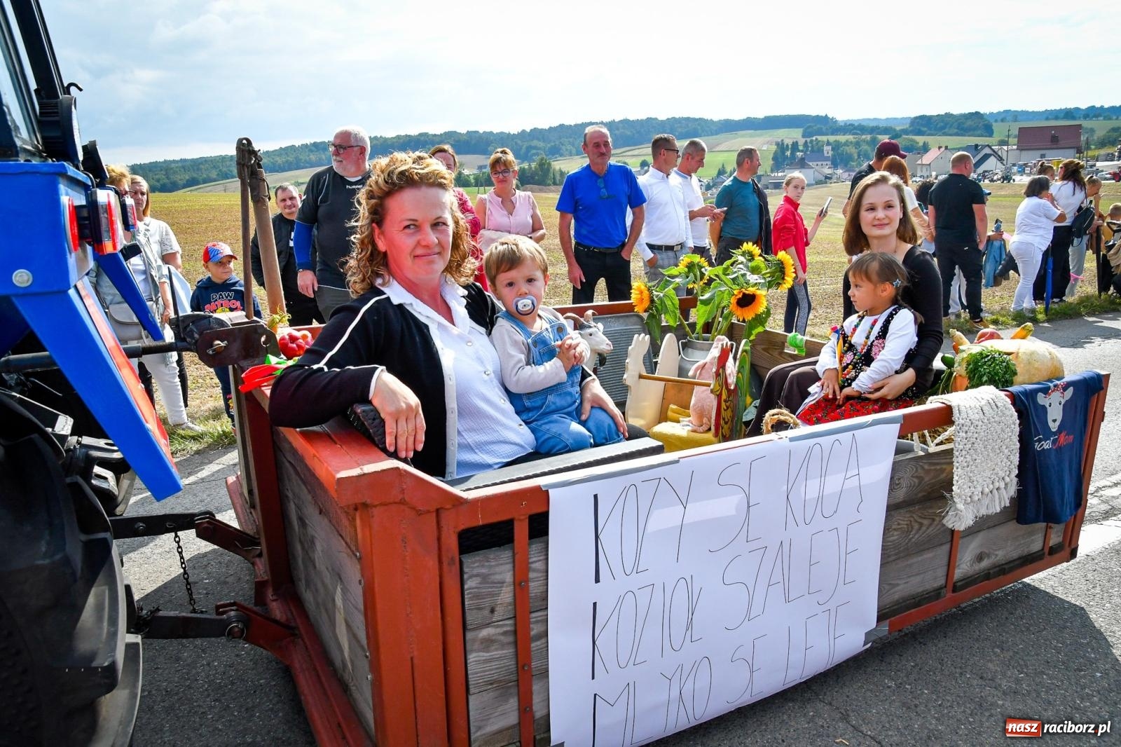 Zdjęcie w galerii na portalu naszraciborz.pl: Dożynki gminy Krzyżanowice w Owsiszczach. Imponujący korowód w międzynarodowym towarzystwie [FOTO i WIDEO] wiadomości z regionu