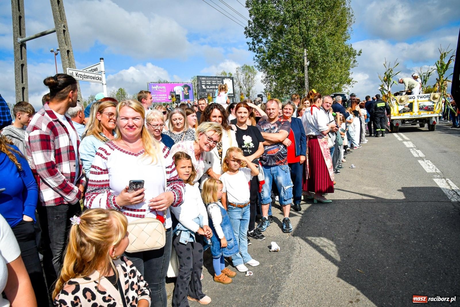Zdjęcie w galerii na portalu naszraciborz.pl: Dożynki gminy Krzyżanowice w Owsiszczach. Imponujący korowód w międzynarodowym towarzystwie [FOTO i WIDEO] wiadomości z regionu