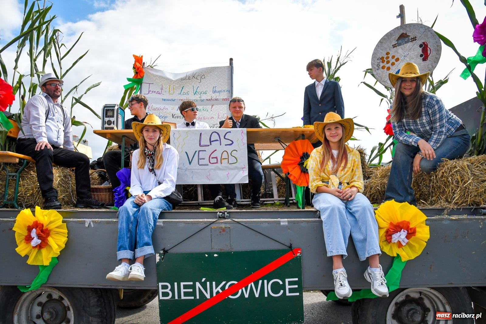 Zdjęcie w galerii na portalu naszraciborz.pl: Dożynki gminy Krzyżanowice w Owsiszczach. Imponujący korowód w międzynarodowym towarzystwie [FOTO i WIDEO] wiadomości z regionu