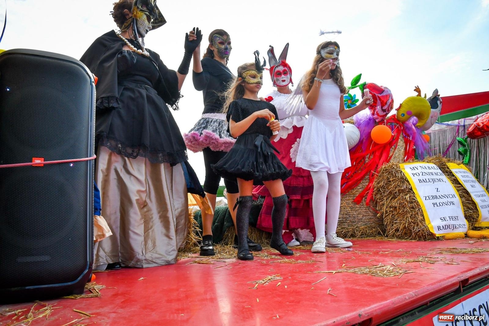 Zdjęcie w galerii na portalu naszraciborz.pl: Dożynki gminy Krzyżanowice w Owsiszczach. Imponujący korowód w międzynarodowym towarzystwie [FOTO i WIDEO] wiadomości z regionu