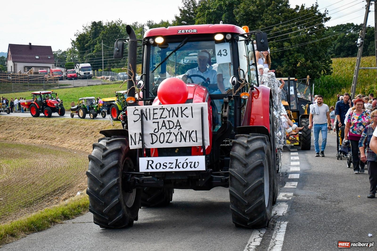 Zdjęcie w galerii na portalu naszraciborz.pl: Dożynki gminy Krzyżanowice w Owsiszczach. Imponujący korowód w międzynarodowym towarzystwie [FOTO i WIDEO] wiadomości z regionu