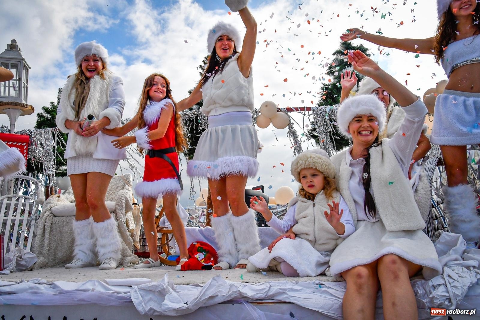 Zdjęcie w galerii na portalu naszraciborz.pl: Dożynki gminy Krzyżanowice w Owsiszczach. Imponujący korowód w międzynarodowym towarzystwie [FOTO i WIDEO] wiadomości z regionu