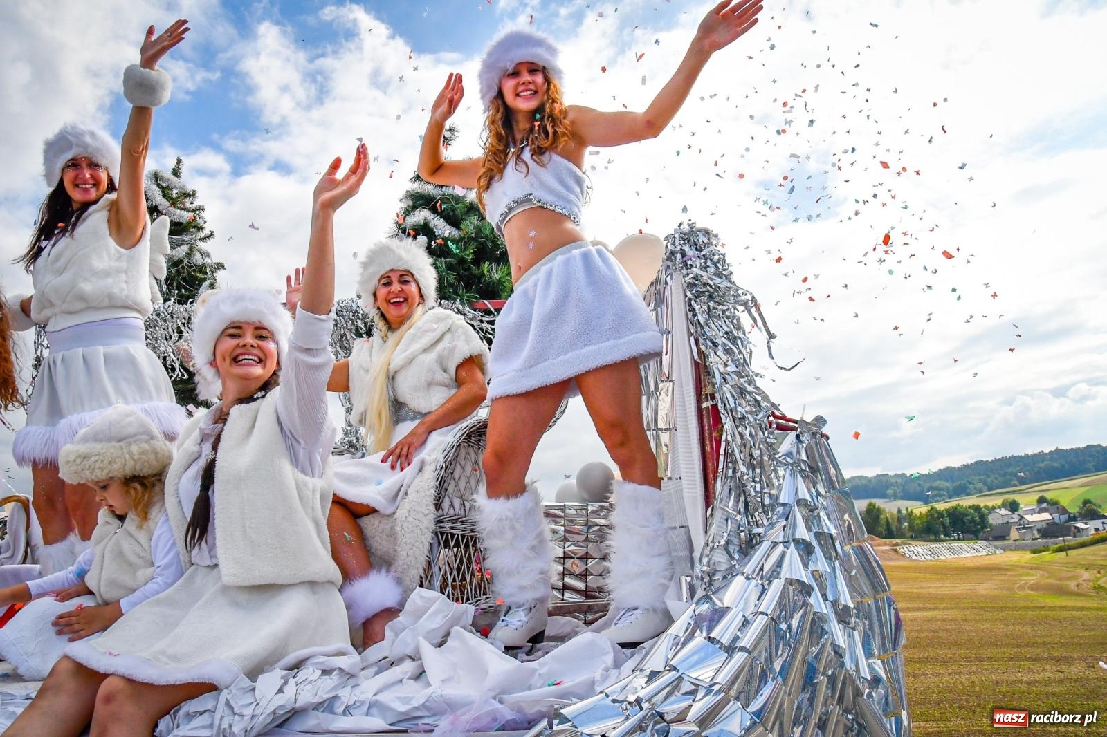 Zdjęcie w galerii na portalu naszraciborz.pl: Dożynki gminy Krzyżanowice w Owsiszczach. Imponujący korowód w międzynarodowym towarzystwie [FOTO i WIDEO] wiadomości z regionu