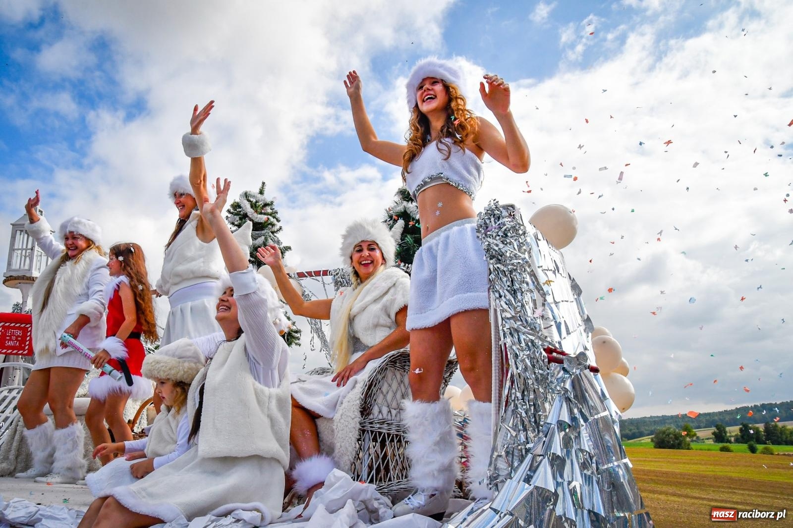 Zdjęcie w galerii na portalu naszraciborz.pl: Dożynki gminy Krzyżanowice w Owsiszczach. Imponujący korowód w międzynarodowym towarzystwie [FOTO i WIDEO] wiadomości z regionu