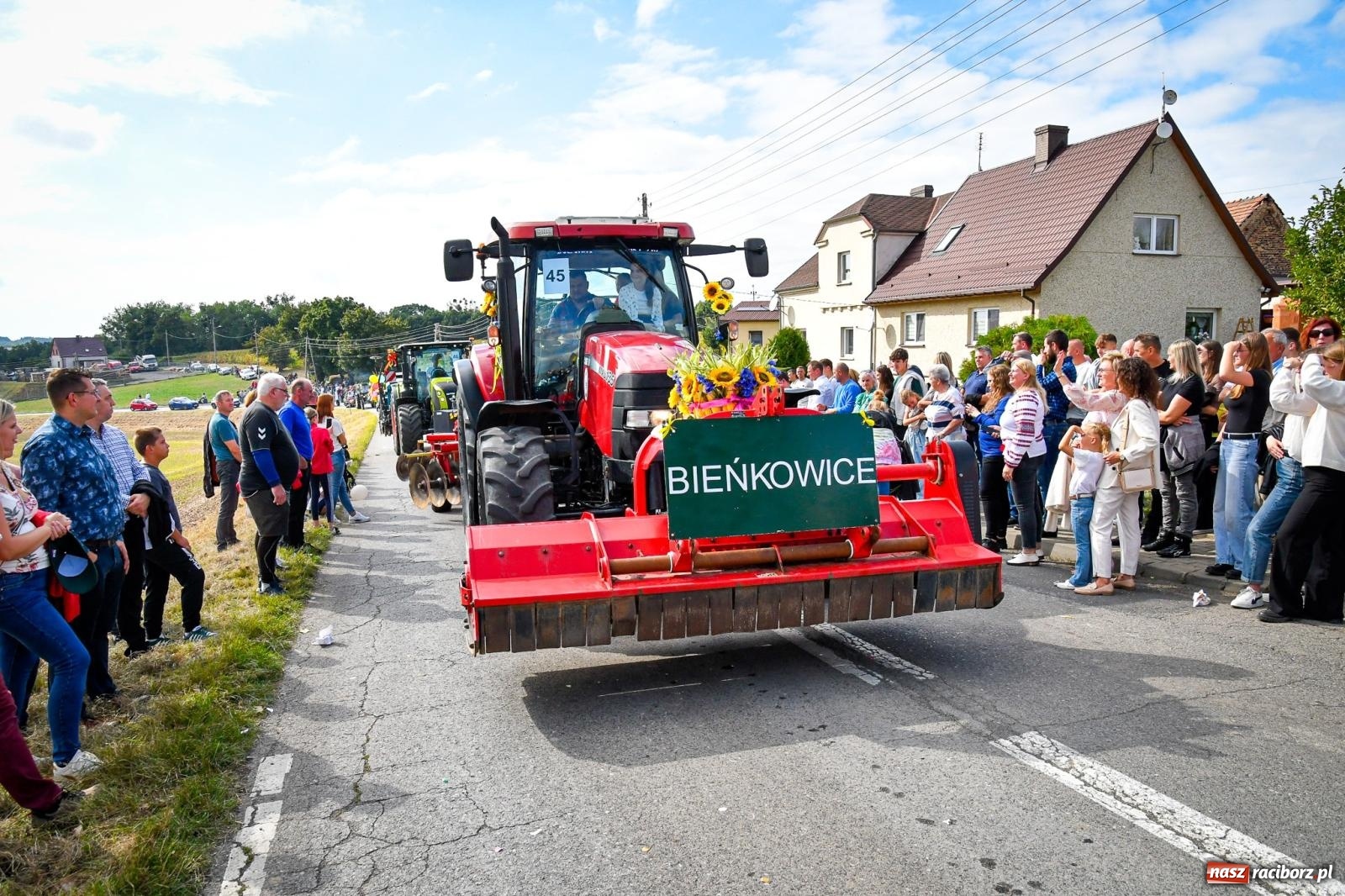 Zdjęcie w galerii na portalu naszraciborz.pl: Dożynki gminy Krzyżanowice w Owsiszczach. Imponujący korowód w międzynarodowym towarzystwie [FOTO i WIDEO] wiadomości z regionu