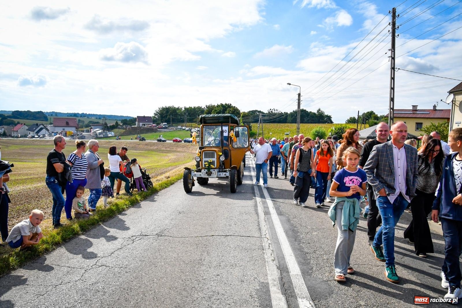 Zdjęcie w galerii na portalu naszraciborz.pl: Dożynki gminy Krzyżanowice w Owsiszczach. Imponujący korowód w międzynarodowym towarzystwie [FOTO i WIDEO] wiadomości z regionu