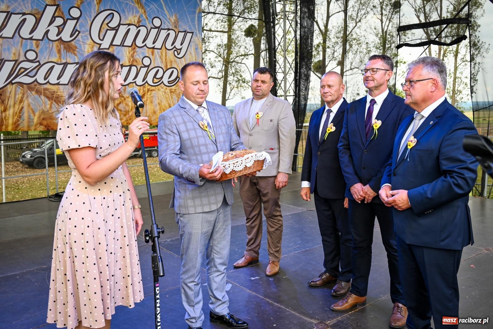 Zdjęcie w galerii na portalu naszraciborz.pl: Dożynki gminy Krzyżanowice w Owsiszczach. Imponujący korowód w międzynarodowym towarzystwie [FOTO i WIDEO] wiadomości z regionu