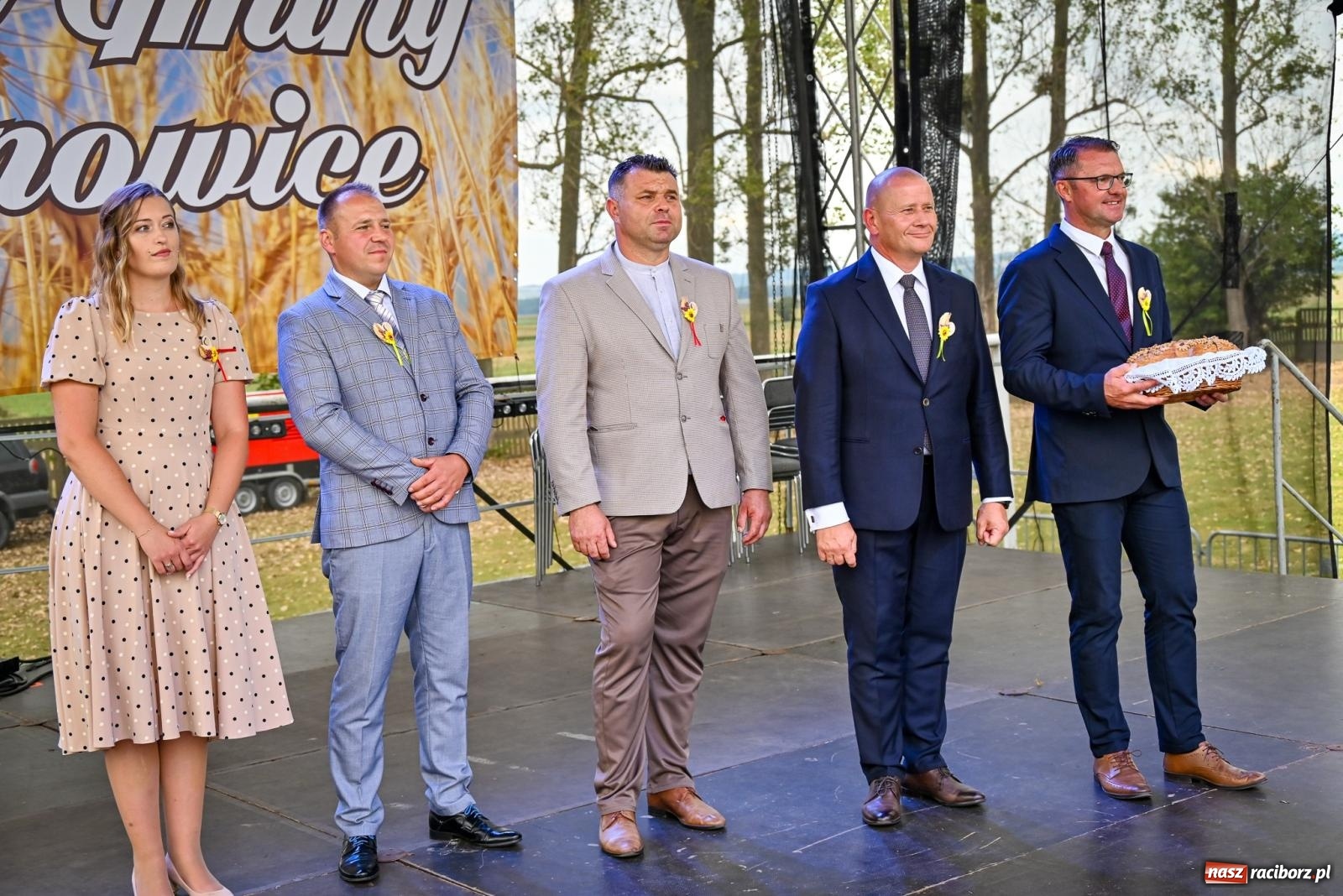 Zdjęcie w galerii na portalu naszraciborz.pl: Dożynki gminy Krzyżanowice w Owsiszczach. Imponujący korowód w międzynarodowym towarzystwie [FOTO i WIDEO] wiadomości z regionu