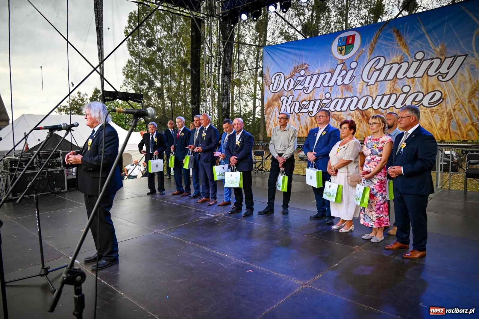 Zdjęcie w galerii na portalu naszraciborz.pl: Dożynki gminy Krzyżanowice w Owsiszczach. Imponujący korowód w międzynarodowym towarzystwie [FOTO i WIDEO] wiadomości z regionu