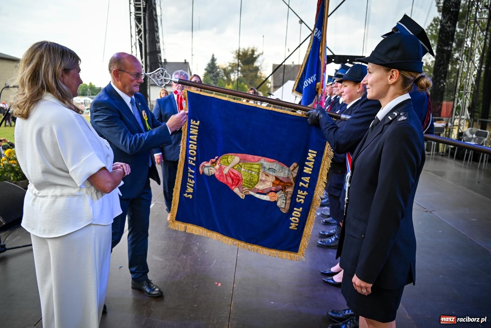 Zdjęcie w galerii na portalu naszraciborz.pl: Dożynki gminy Krzyżanowice w Owsiszczach. Imponujący korowód w międzynarodowym towarzystwie [FOTO i WIDEO] wiadomości z regionu