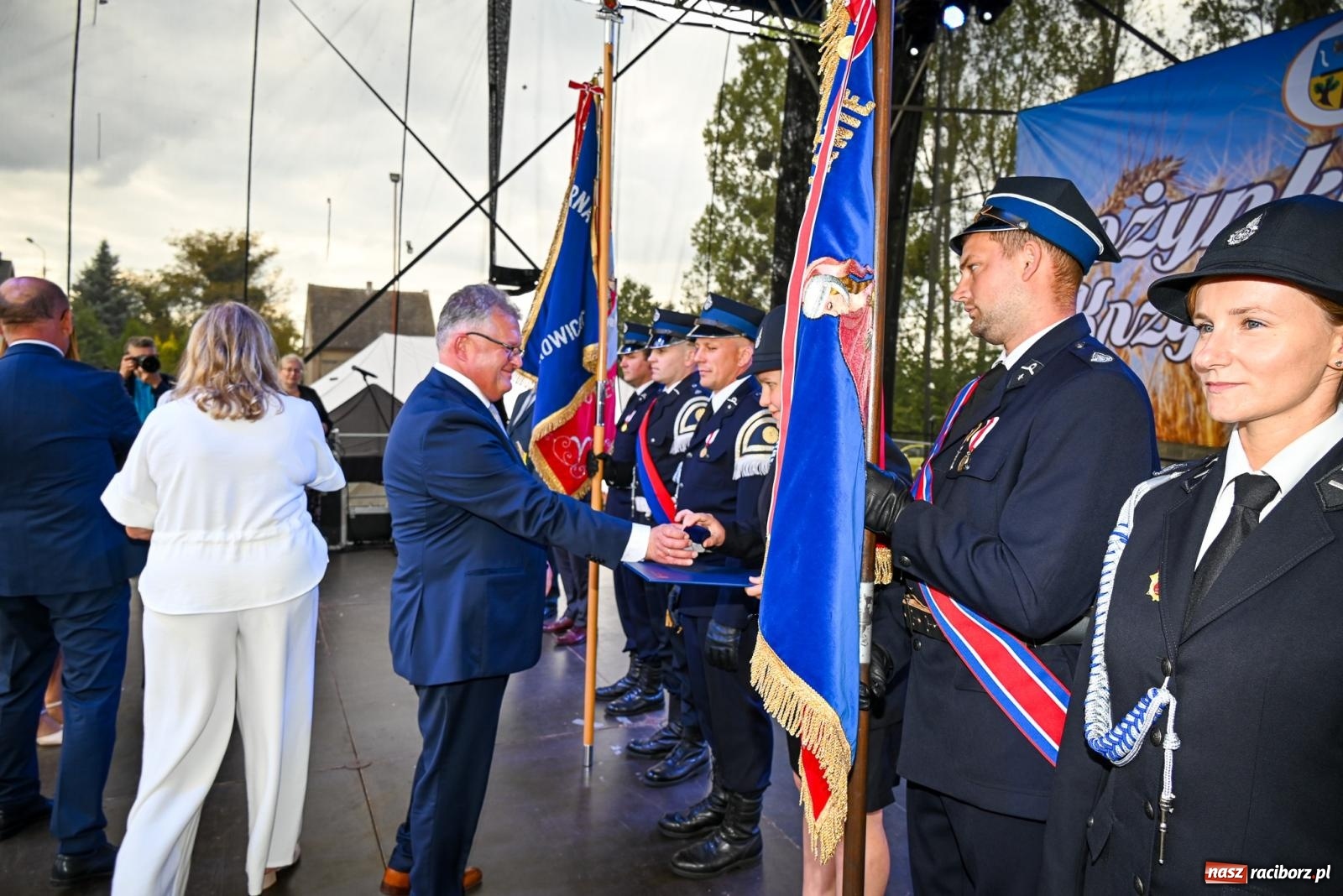 Zdjęcie w galerii na portalu naszraciborz.pl: Dożynki gminy Krzyżanowice w Owsiszczach. Imponujący korowód w międzynarodowym towarzystwie [FOTO i WIDEO] wiadomości z regionu