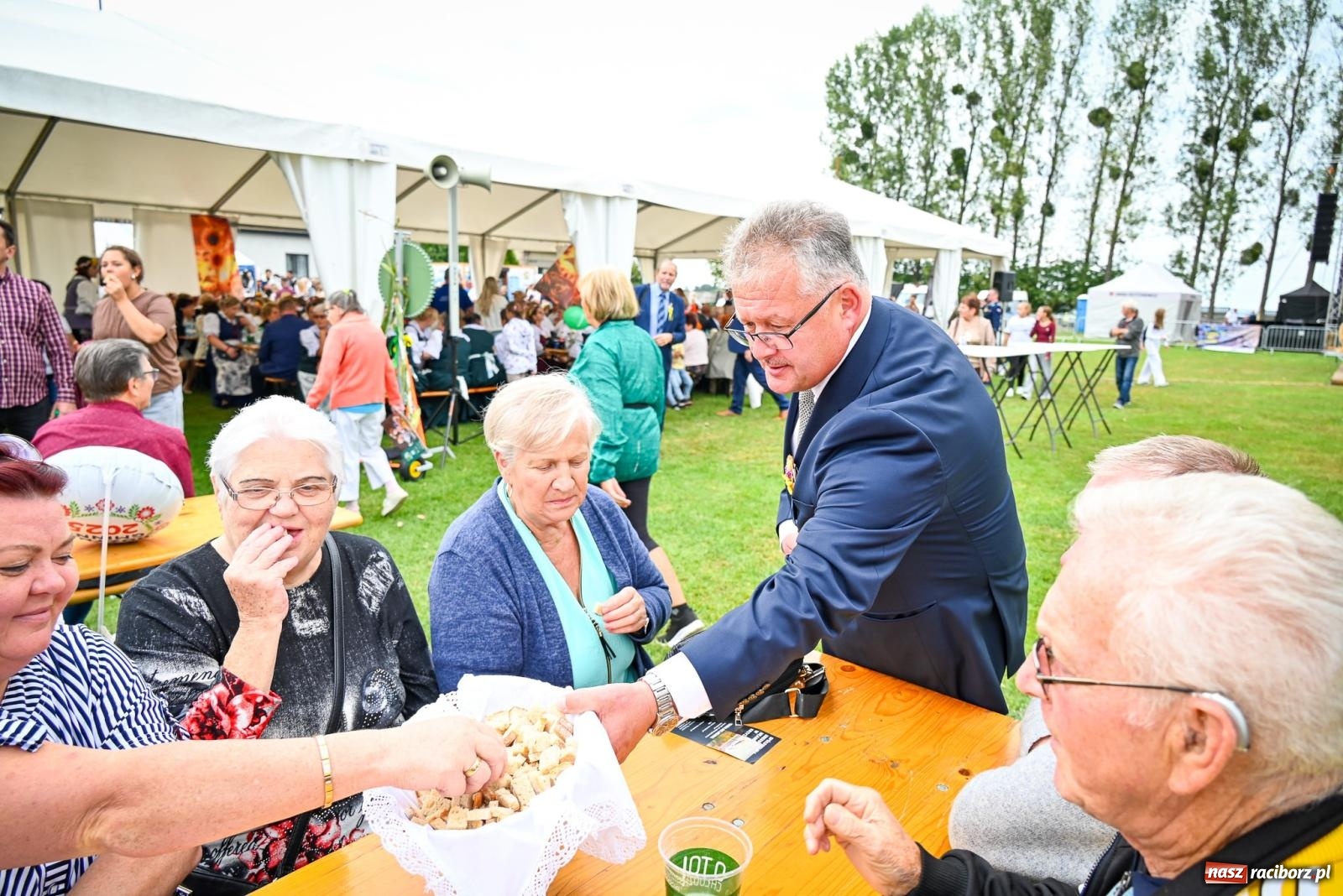 Zdjęcie w galerii na portalu naszraciborz.pl: Dożynki gminy Krzyżanowice w Owsiszczach. Imponujący korowód w międzynarodowym towarzystwie [FOTO i WIDEO] wiadomości z regionu