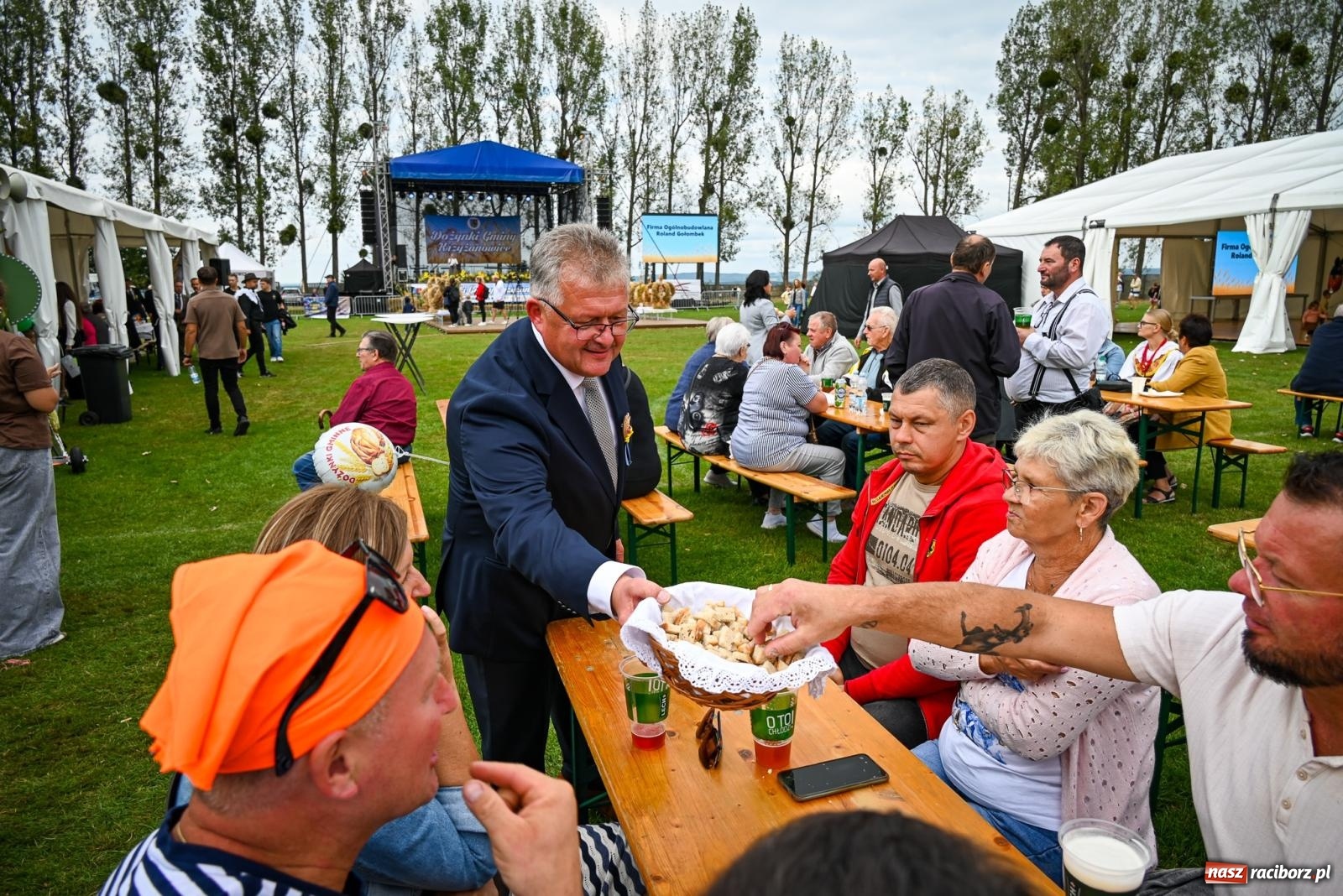 Zdjęcie w galerii na portalu naszraciborz.pl: Dożynki gminy Krzyżanowice w Owsiszczach. Imponujący korowód w międzynarodowym towarzystwie [FOTO i WIDEO] wiadomości z regionu