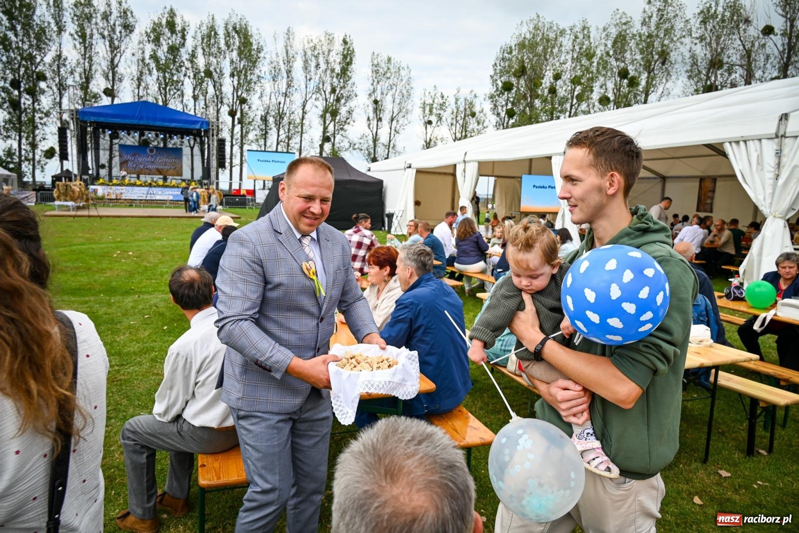 Zdjęcie w galerii na portalu naszraciborz.pl: Dożynki gminy Krzyżanowice w Owsiszczach. Imponujący korowód w międzynarodowym towarzystwie [FOTO i WIDEO] wiadomości z regionu