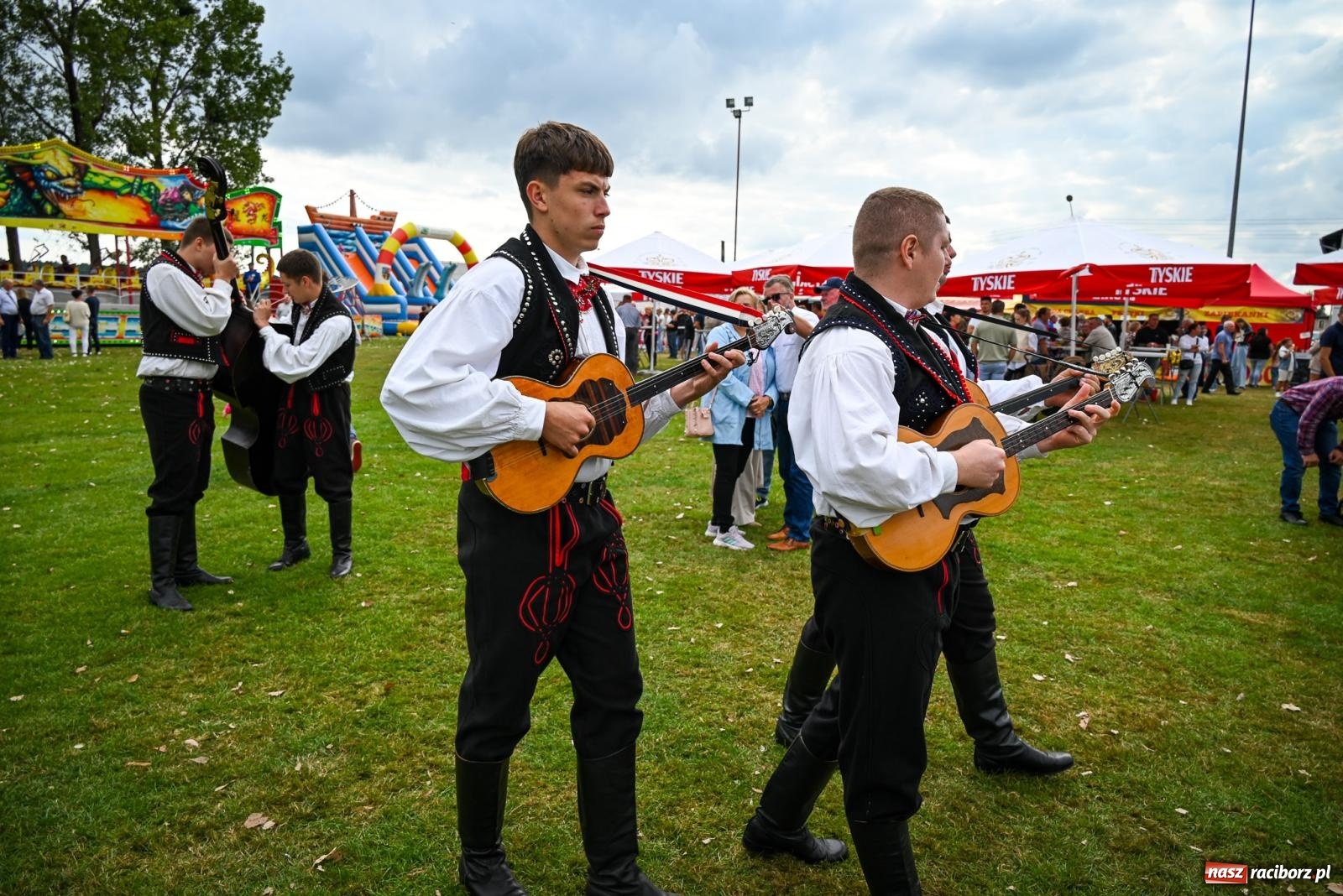 Zdjęcie w galerii na portalu naszraciborz.pl: Dożynki gminy Krzyżanowice w Owsiszczach. Imponujący korowód w międzynarodowym towarzystwie [FOTO i WIDEO] wiadomości z regionu