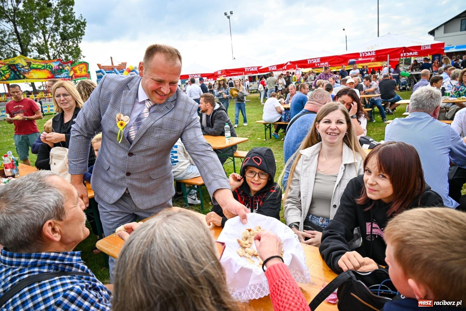 Zdjęcie w galerii na portalu naszraciborz.pl: Dożynki gminy Krzyżanowice w Owsiszczach. Imponujący korowód w międzynarodowym towarzystwie [FOTO i WIDEO] wiadomości z regionu
