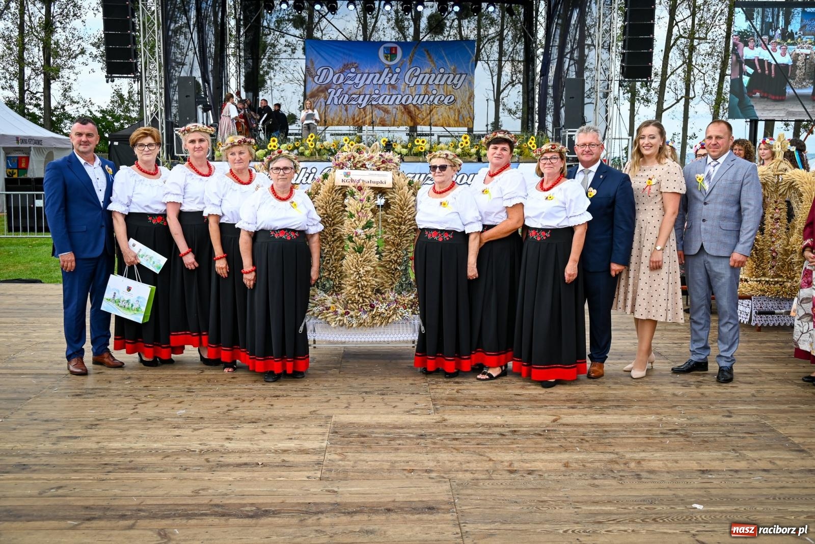 Zdjęcie w galerii na portalu naszraciborz.pl: Dożynki gminy Krzyżanowice w Owsiszczach. Imponujący korowód w międzynarodowym towarzystwie [FOTO i WIDEO] wiadomości z regionu