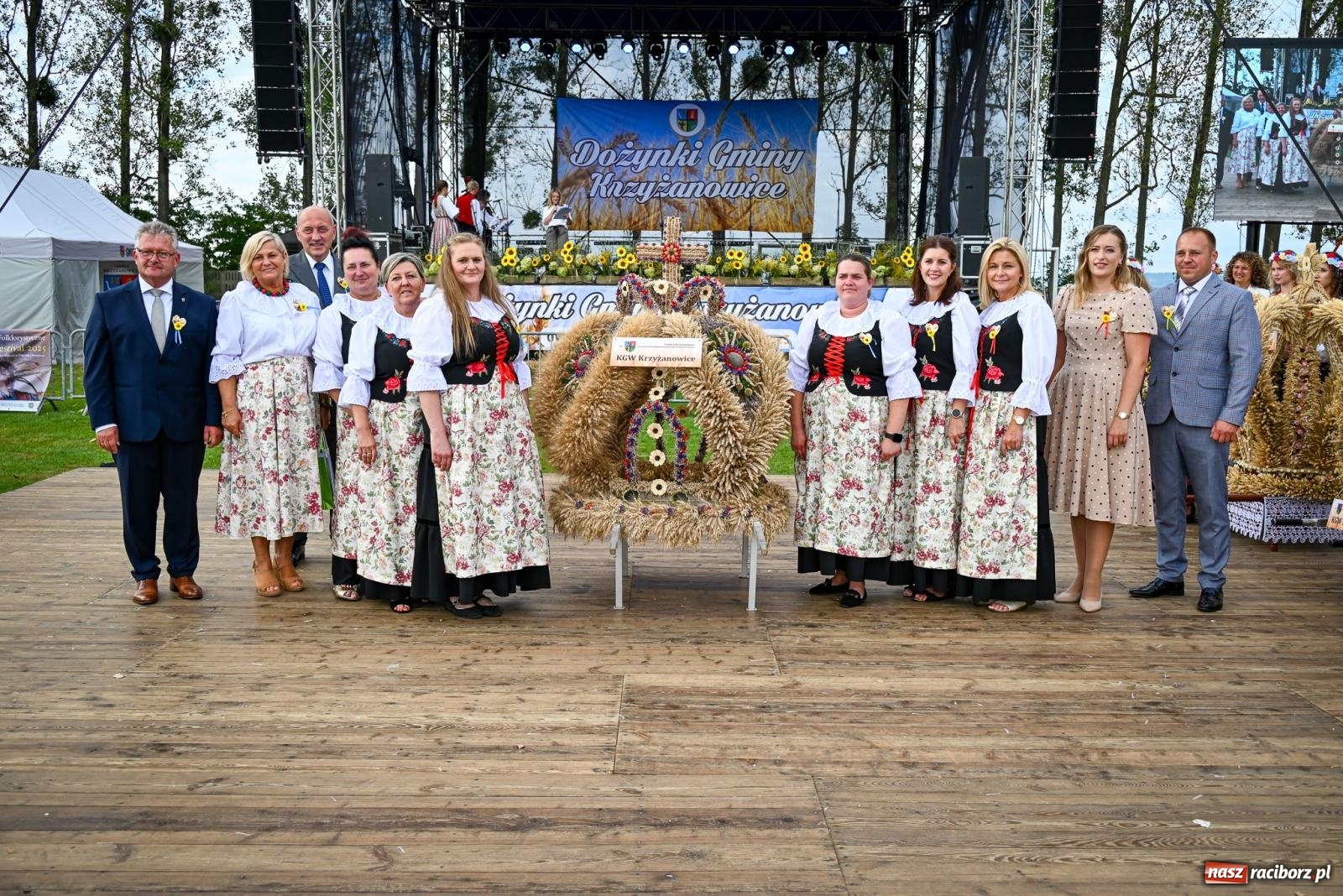 Zdjęcie w galerii na portalu naszraciborz.pl: Dożynki gminy Krzyżanowice w Owsiszczach. Imponujący korowód w międzynarodowym towarzystwie [FOTO i WIDEO] wiadomości z regionu